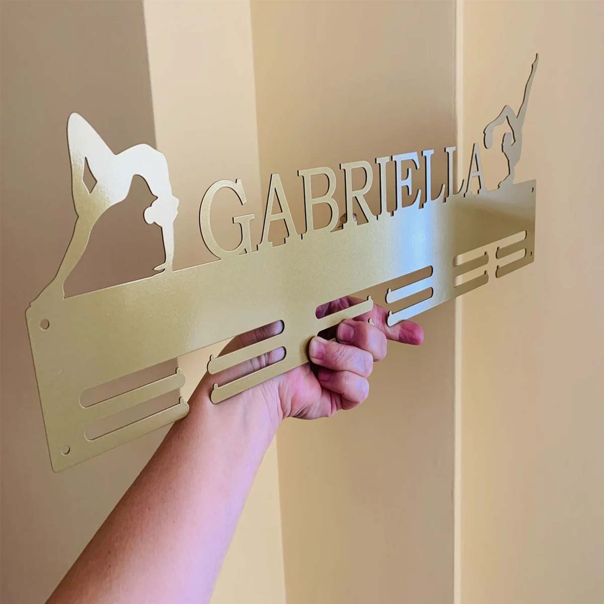 Custom Marathon Sports Metal M - Home Decor For Wedding recension och pris